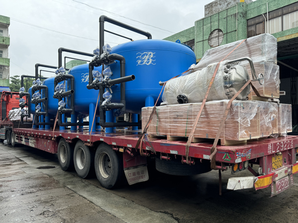 出貨啦！兩臺(tái)17米貨車(chē)裝著6個(gè)大罐子的純水系統(tǒng)出貨啦！